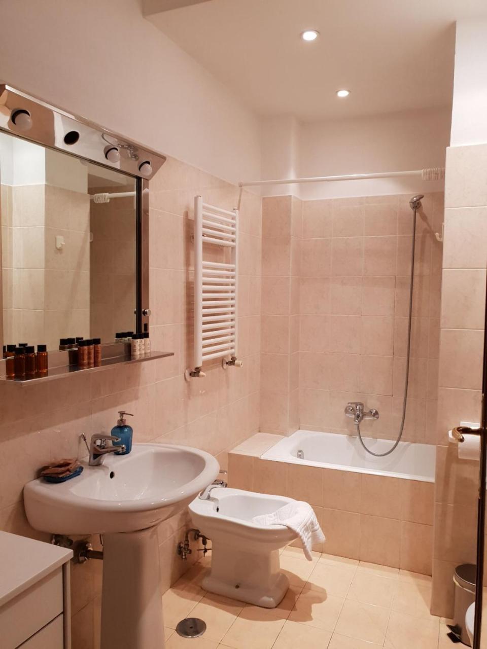 Big Apartment In Campo De Fiori Рим Экстерьер фото