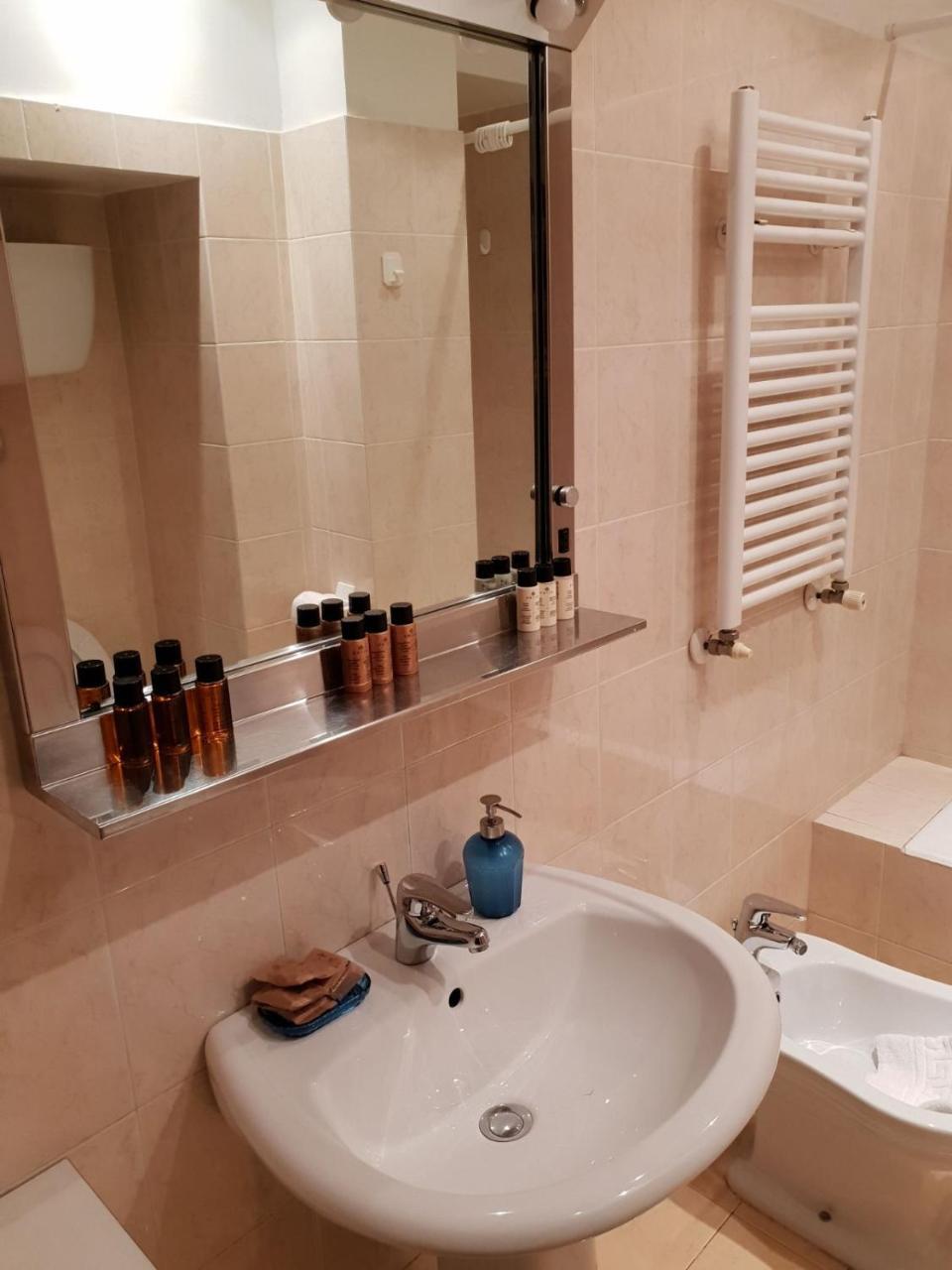 Big Apartment In Campo De Fiori Рим Экстерьер фото